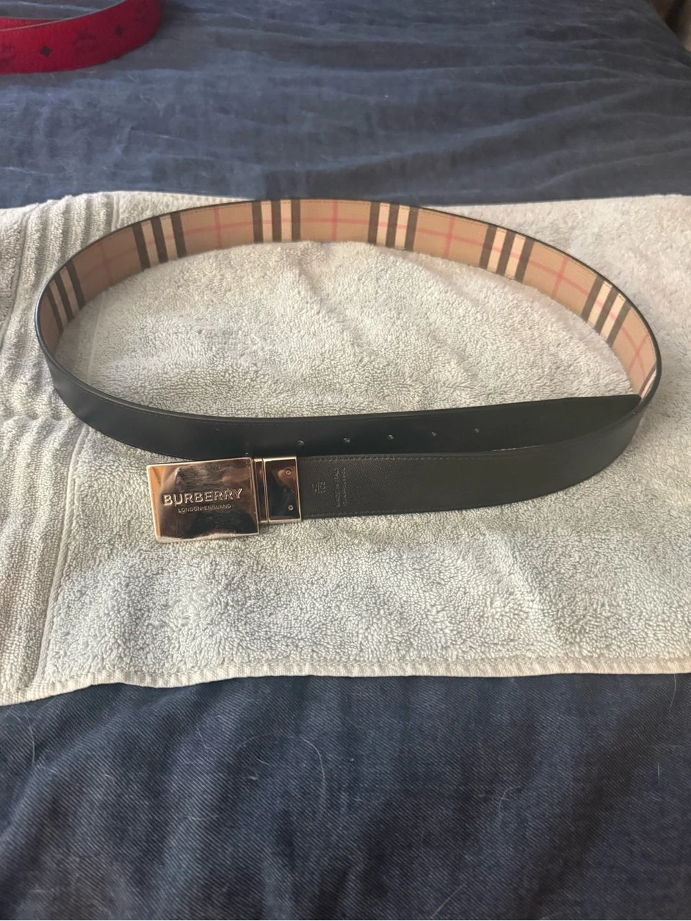 Burberry Revesible Women’s Classic Check Belt in Beige